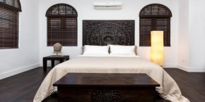 Vive Zen Queen Room